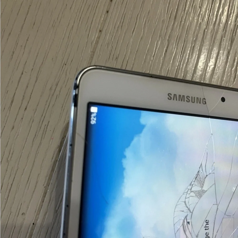 Samsung Galaxy Tab 4 sm-t230nu Does Work But Has Cracked Screen